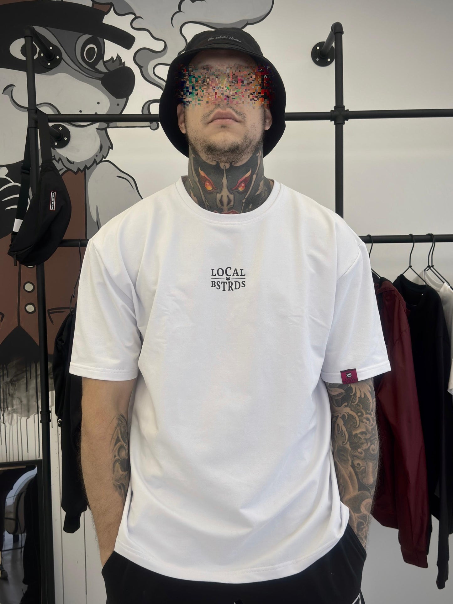 Spezial T-Shirt #2 - "Never Alone" - weiss
